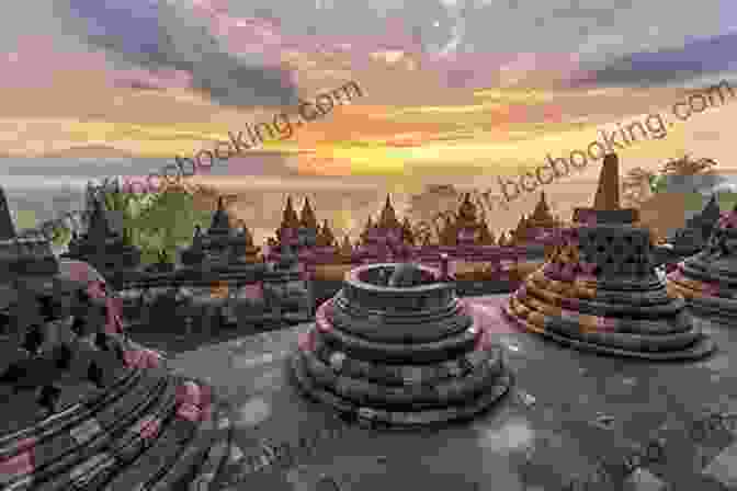 Borobudur Temple, A UNESCO World Heritage Site Java: Guide To Borobudur Prambanan (2024 Indonesia Travel Guide By Approach Guides)